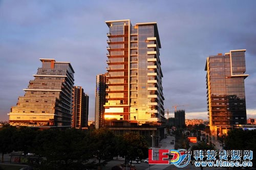 天安数码城模式获得了广东省长朱小丹的肯定