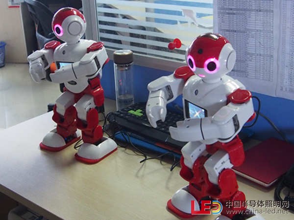 深圳市城市漫步科技有限公司小E机器人