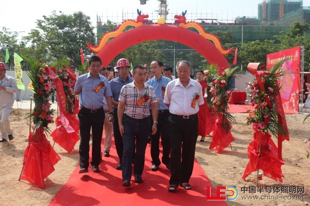 嘉宾进入奠基仪式现场