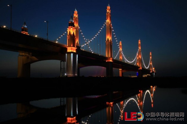 飞利浦LED建筑照明点亮中国滨河黄河大桥
