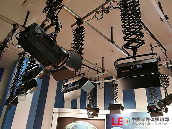演播室LED面光灯