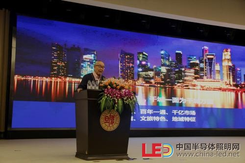 国家半导体照明工程研发与产业联盟副主席唐国庆以《中国照明进入新时代》为主题，带来精彩的演讲报告