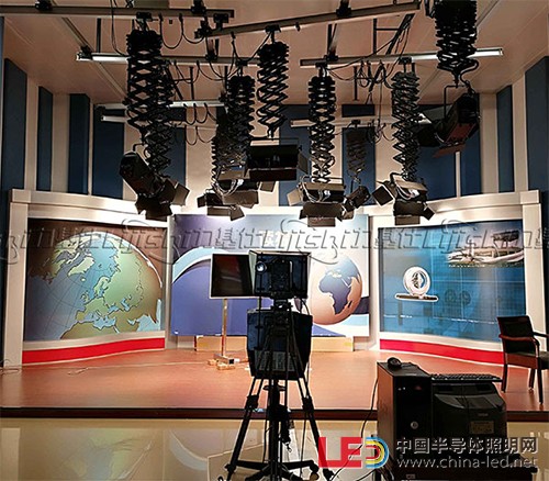 LED演播室灯光设备