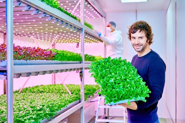 【新闻图片】昕诺飞为欧洲最大的垂直农场及其他五处设施提供植物LED照明01