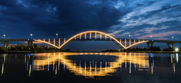 【新闻图片】密尔沃基采用昕诺飞的智能互联LED照明系统，点亮地标丹尼尔霍恩纪念大桥01